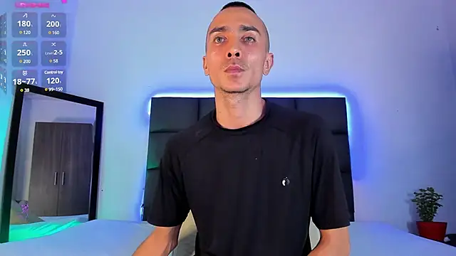 Snapshot of steven_hott8 chatting on February 8, 3:52 am steven hott8 online show from February 8, 3:52 am