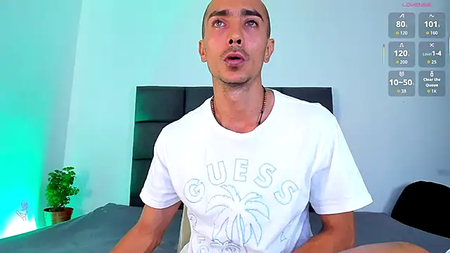 steven hott8 online show from December 15, 4:11 pm