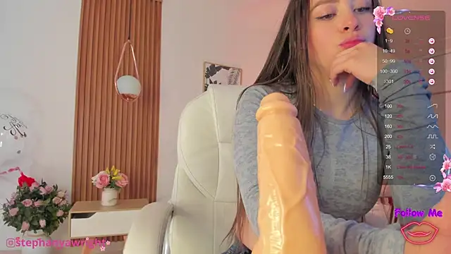 TiffanyWright online show from January 23, 5:10 pm