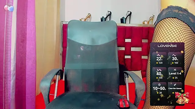 Snapshot of dirtycock2002 chatting on December 12, 11:40 am dirtycock2002 online show from December 12, 11:40 am