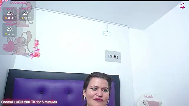 Snapshot of kambelroche chatting on March 13, 2:33 pm kambelroche online show from March 13, 2:33 pm