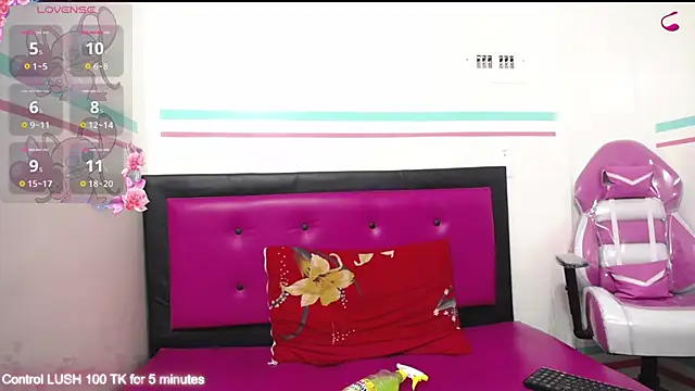 Snapshot of kambelroche chatting on December 15, 11:58 am kambelroche online show from December 15, 11:58 am