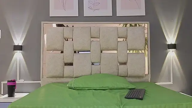 Snapshot of Saraa_lov chatting on November 7, 3:06 am Saraa lov online show from November 7, 3:06 am