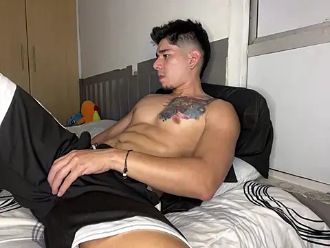 Snapshot of danielv_95 chatting on January 19, 1:43 am danielv 95 online show from January 19, 1:43 am