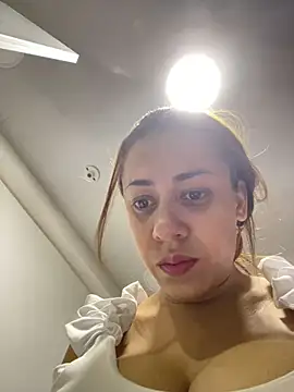 Snapshot of AnnbellaRosse chatting on February 15, 10:52 pm AnnbellaRosse online show from February 15, 10:52 pm