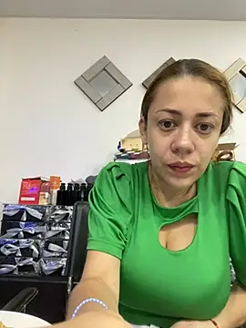 Snapshot of AnnbellaRosse chatting on February 20, 3:41 pm AnnbellaRosse online show from February 20, 3:41 pm