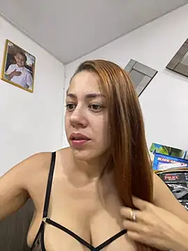 Snapshot of AnnbellaRosse chatting on March 19, 2:13 pm AnnbellaRosse online show from March 19, 2:13 pm