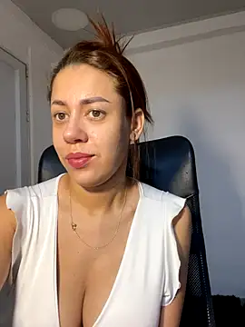 Snapshot of AnnbellaRosse chatting on September 30, 3:50 pm AnnbellaRosse online show from September 30, 3:50 pm