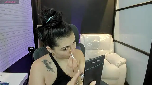 Snapshot of TifanyWhite_ chatting on March 13, 8:43 pm TifanyWhite online show from March 13, 8:43 pm