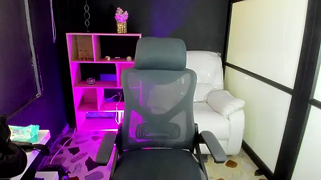 Snapshot of TifanyWhite_ chatting on March 15, 8:10 pm TifanyWhite online show from March 15, 8:10 pm