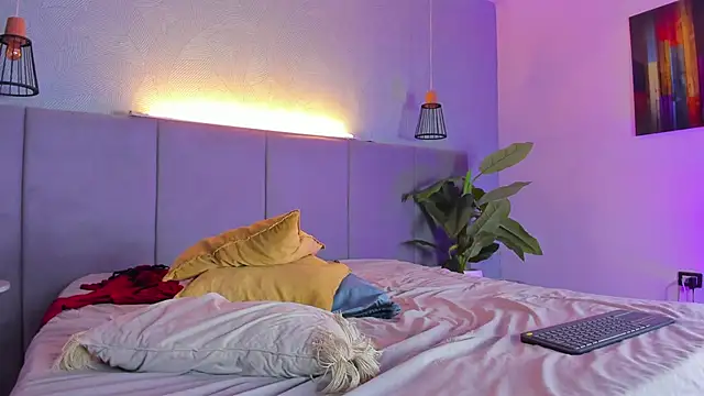 Annie-Wolf online show from March 14, 3:15 am