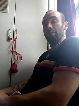 Snapshot of DrbigdickUK chatting on June 1, 10:28 am DrbigdickUK online show from June 1, 10:28 am