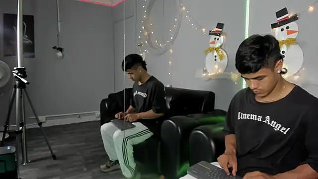 Rob saenz  online show from December 28, 2:01 am