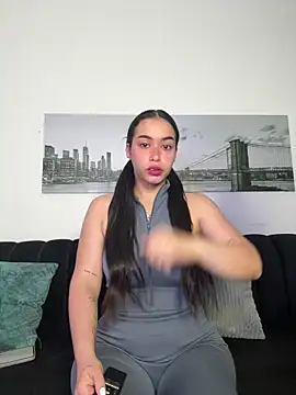 SophieRoyals online show from March 18, 1:25 pm