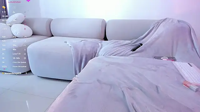 ashlyestone online show from January 18, 7:39 pm