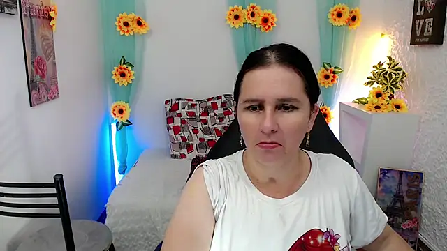 victoria jones online show from February 10, 8:00 pm