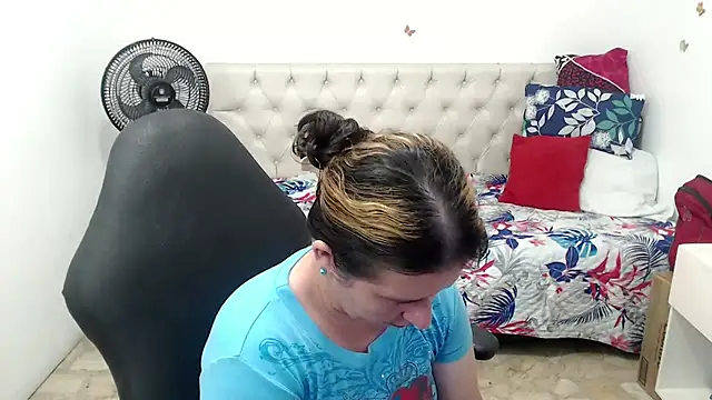 victoria jones online show from April 2, 1:53 pm