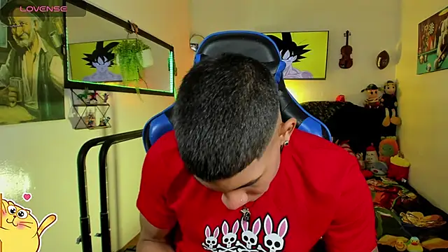 Snapshot of Damian_latinxxx chatting on May 8, 3:01 am Damian latinxxx online show from May 8, 3:01 am