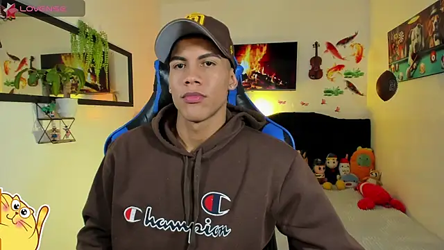 Snapshot of Damian_latinxxx chatting on May 20, 3:24 am Damian latinxxx online show from May 20, 3:24 am