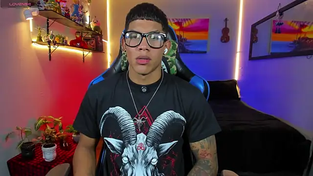 Damian latinxxx online show from July 17, 9:05 am