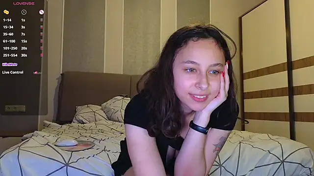 Snapshot of Agatha_Sade chatting on January 7, 6:03 pm Agatha Sade online show from January 7, 6:03 pm