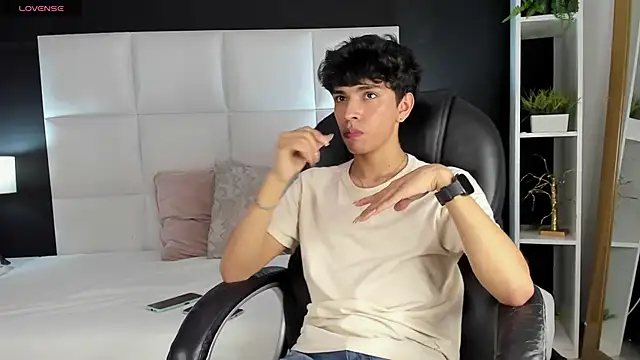 Snapshot of Santy_carrington chatting on December 20, 8:45 pm Santy carrington online show from December 20, 8:45 pm