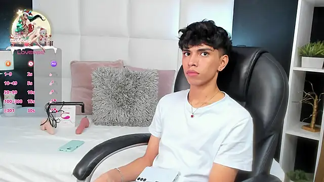 Snapshot of Santy_carrington chatting on December 27, 10:16 pm Santy carrington online show from December 27, 10:16 pm