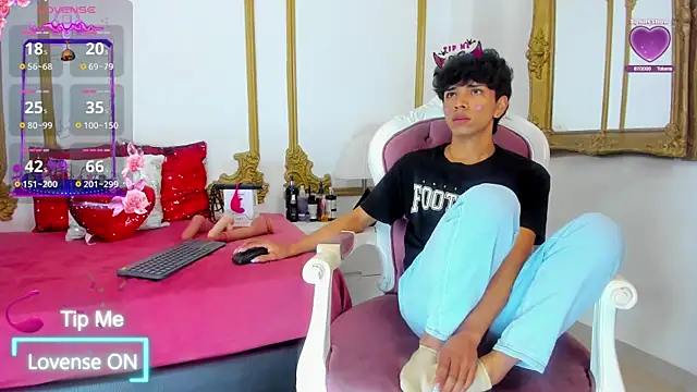 Snapshot of Santy_carrington chatting on February 4, 9:41 pm Santy carrington online show from February 4, 9:41 pm