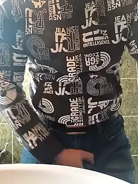 Snapshot of franko1987 chatting on January 21, 9:57 am franko1987 online show from January 21, 9:57 am