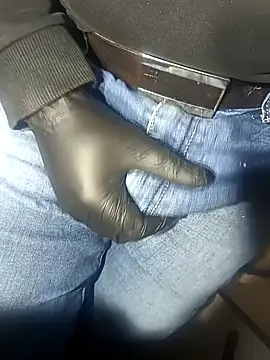 Snapshot of franko1987 chatting on February 11, 6:19 am franko1987 online show from February 11, 6:19 am