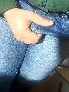 Snapshot of franko1987 chatting on February 13, 5:26 am franko1987 online show from February 13, 5:26 am