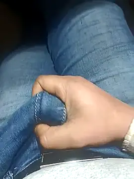 Snapshot of franko1987 chatting on February 16, 8:43 am franko1987 online show from February 16, 8:43 am