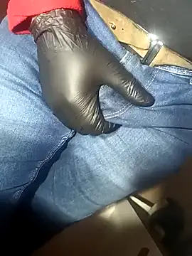 Snapshot of franko1987 chatting on February 19, 12:00 pm franko1987 online show from February 19, 12:00 pm