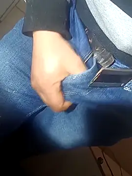 Snapshot of franko1987 chatting on March 10, 5:33 am franko1987 online show from March 10, 5:33 am