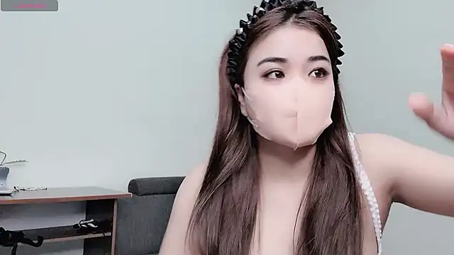 Snapshot of LyLy_Office chatting on January 8, 2:57 am LyLy Office online show from January 8, 2:57 am