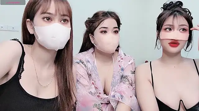 Snapshot of LyLy_Office chatting on January 9, 3:23 pm LyLy Office online show from January 9, 3:23 pm