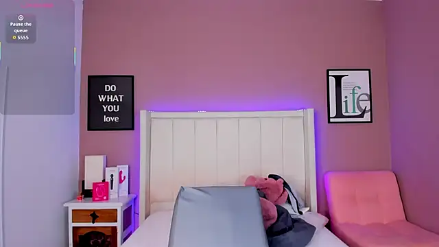 Snapshot of Britanymooree chatting on November 11, 7:58 pm Britanymooree online show from November 11, 7:58 pm