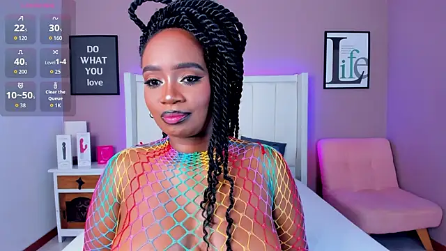 Snapshot of Britanymooree chatting on December 3, 7:56 pm Britanymooree online show from December 3, 7:56 pm