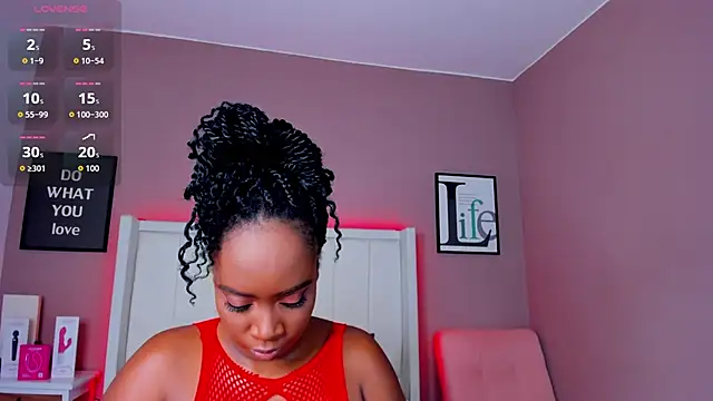 Britanymooree online show from December 15, 8:02 pm