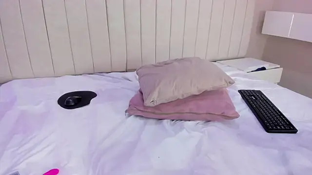 Snapshot of Littleolivia_ chatting on January 20, 7:25 pm Littleolivia online show from January 20, 7:25 pm