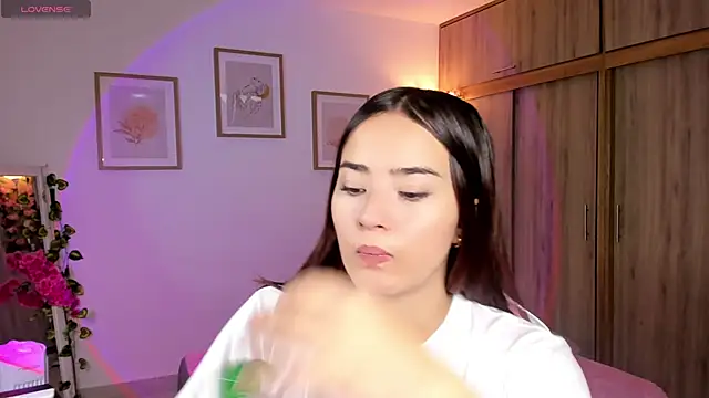 Veronica isaza   online show from September 25, 1:15 pm