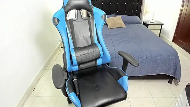 Snapshot of Debora_brown chatting on December 14, 10:28 pm Debora brown online show from December 14, 10:28 pm