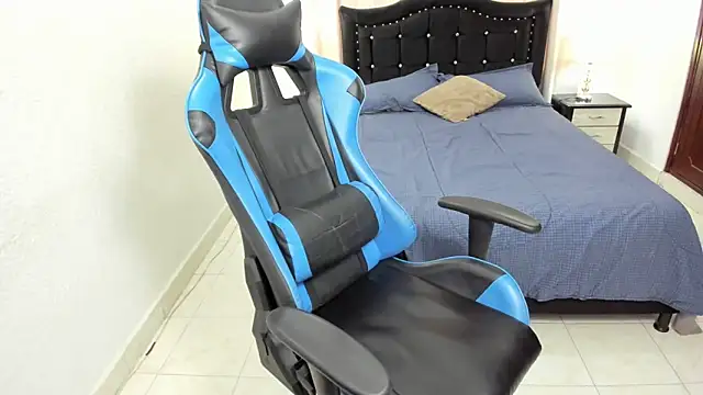 Snapshot of Debora_brown chatting on January 8, 1:52 pm Debora brown online show from January 8, 1:52 pm