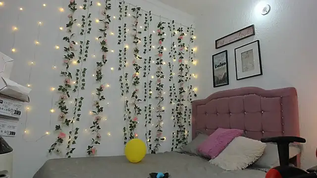 Snapshot of Debora_brown chatting on January 11, 12:01 am Debora brown online show from January 11, 12:01 am