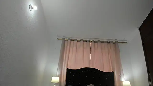 Snapshot of Debora_brown chatting on February 13, 6:05 pm Debora brown online show from February 13, 6:05 pm