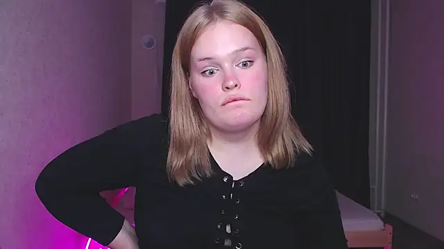 Snapshot of rozzhaos8 chatting on March 11, 7:47 pm rozzhaos8 online show from March 11, 7:47 pm