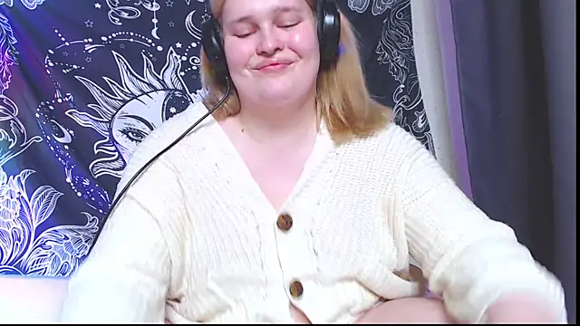 Snapshot of rozzhaos8 chatting on September 28, 7:52 pm rozzhaos8 online show from September 28, 7:52 pm