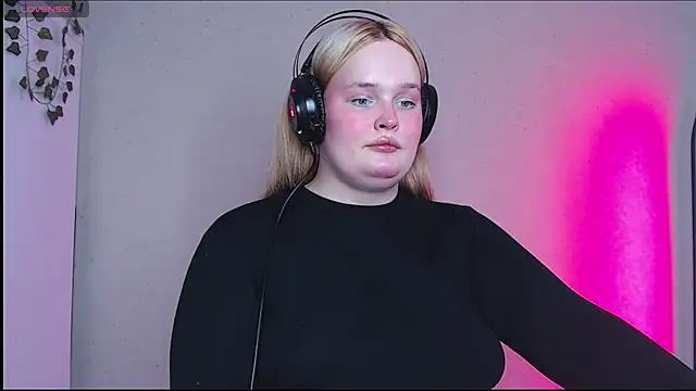 Snapshot of rozzhaos8 chatting on October 23, 11:31 am rozzhaos8 online show from October 23, 11:31 am