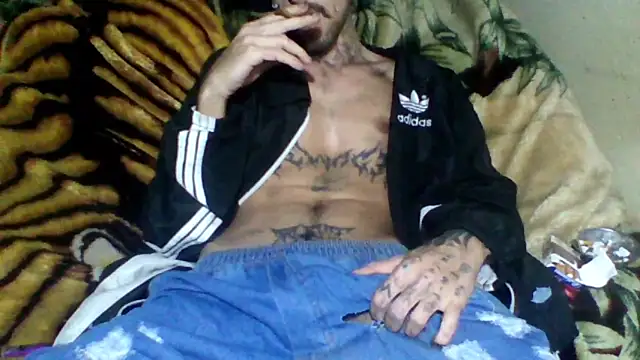 Snapshot of sellvageria chatting on October 18, 12:57 am sellvageria online show from October 18, 12:57 am