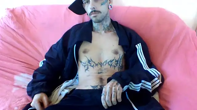 Snapshot of sellvageria chatting on November 8, 2:17 pm sellvageria online show from November 8, 2:17 pm